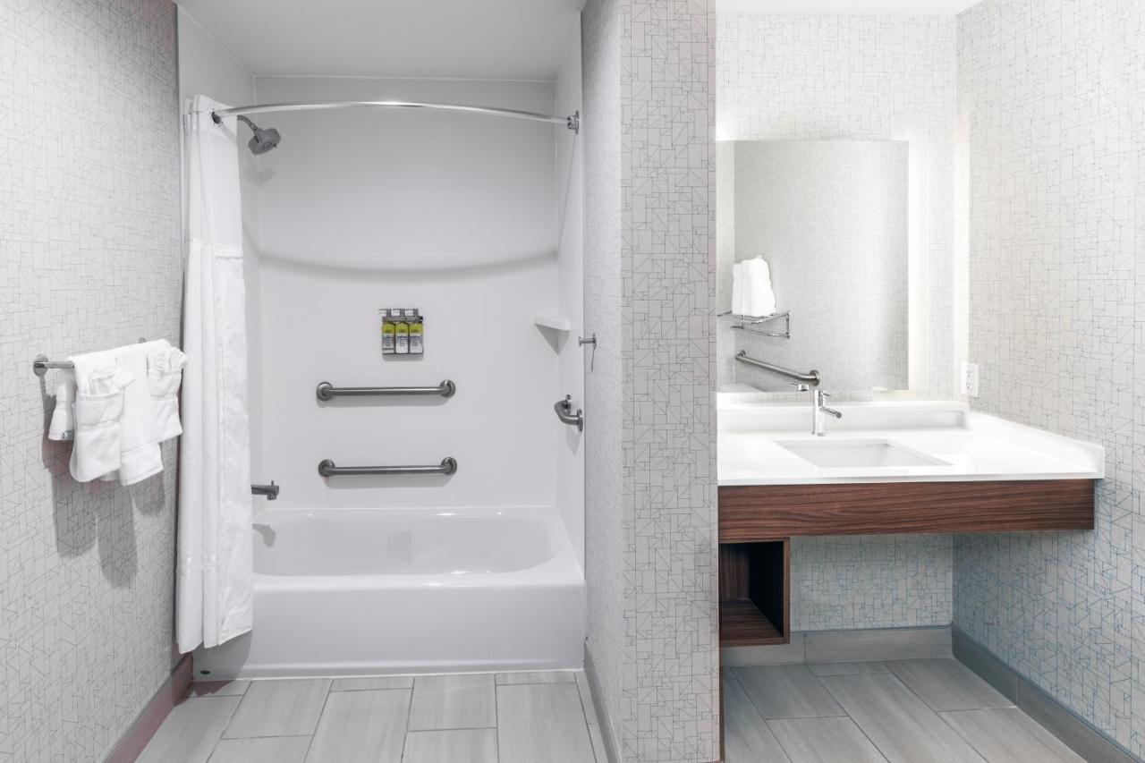 Holiday Inn Express & Suites - Stafford Nw - Sugar Land By Ihg エクステリア 写真